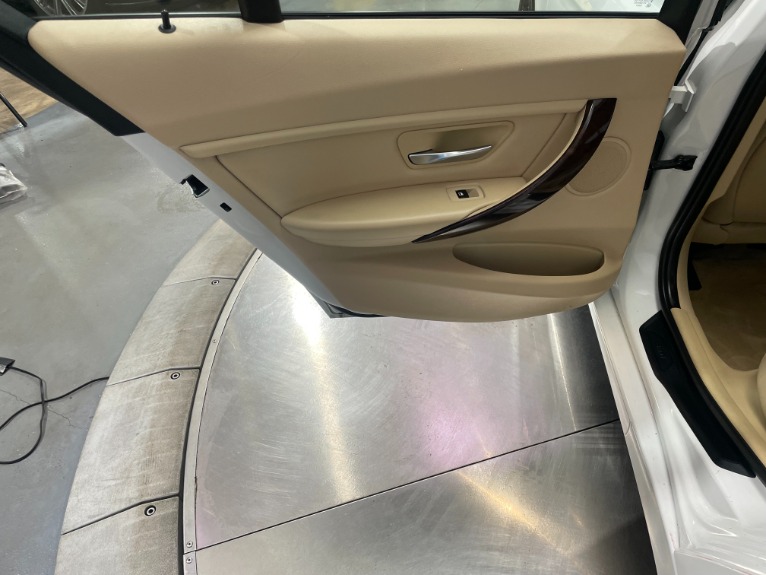 Used-2014-BMW-3-Series-320i-xDrive