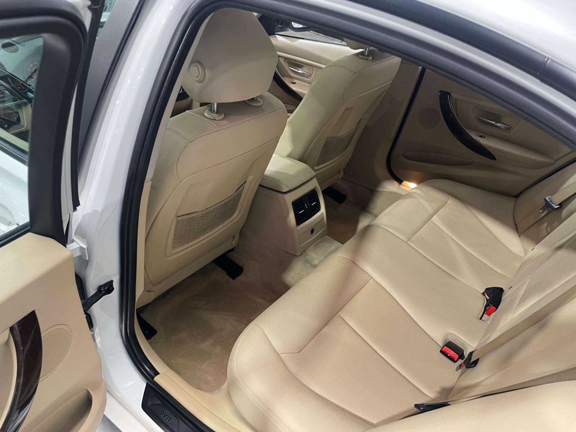Used-2014-BMW-3-Series-320i-xDrive