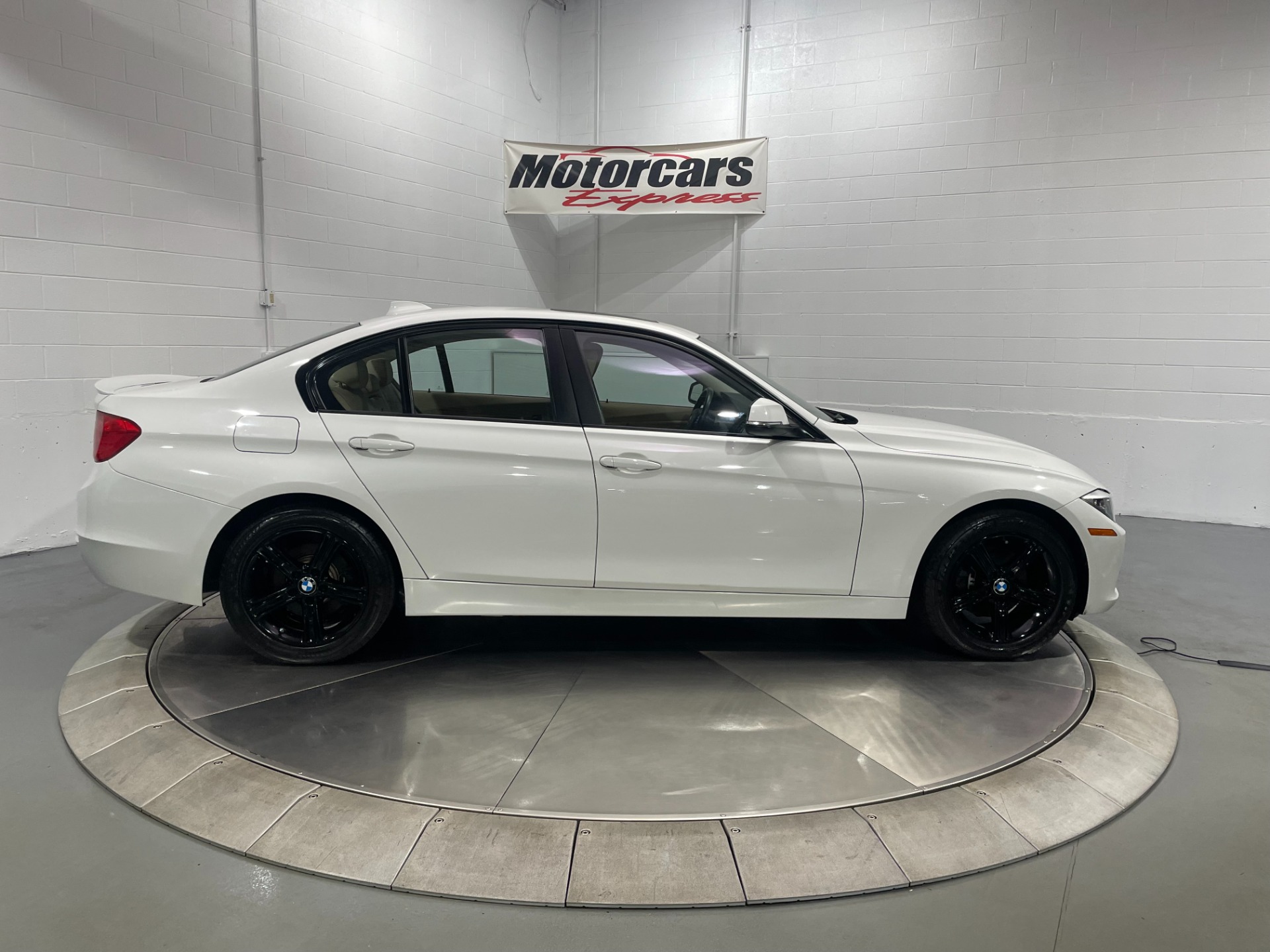 Used-2014-BMW-3-Series-320i-xDrive