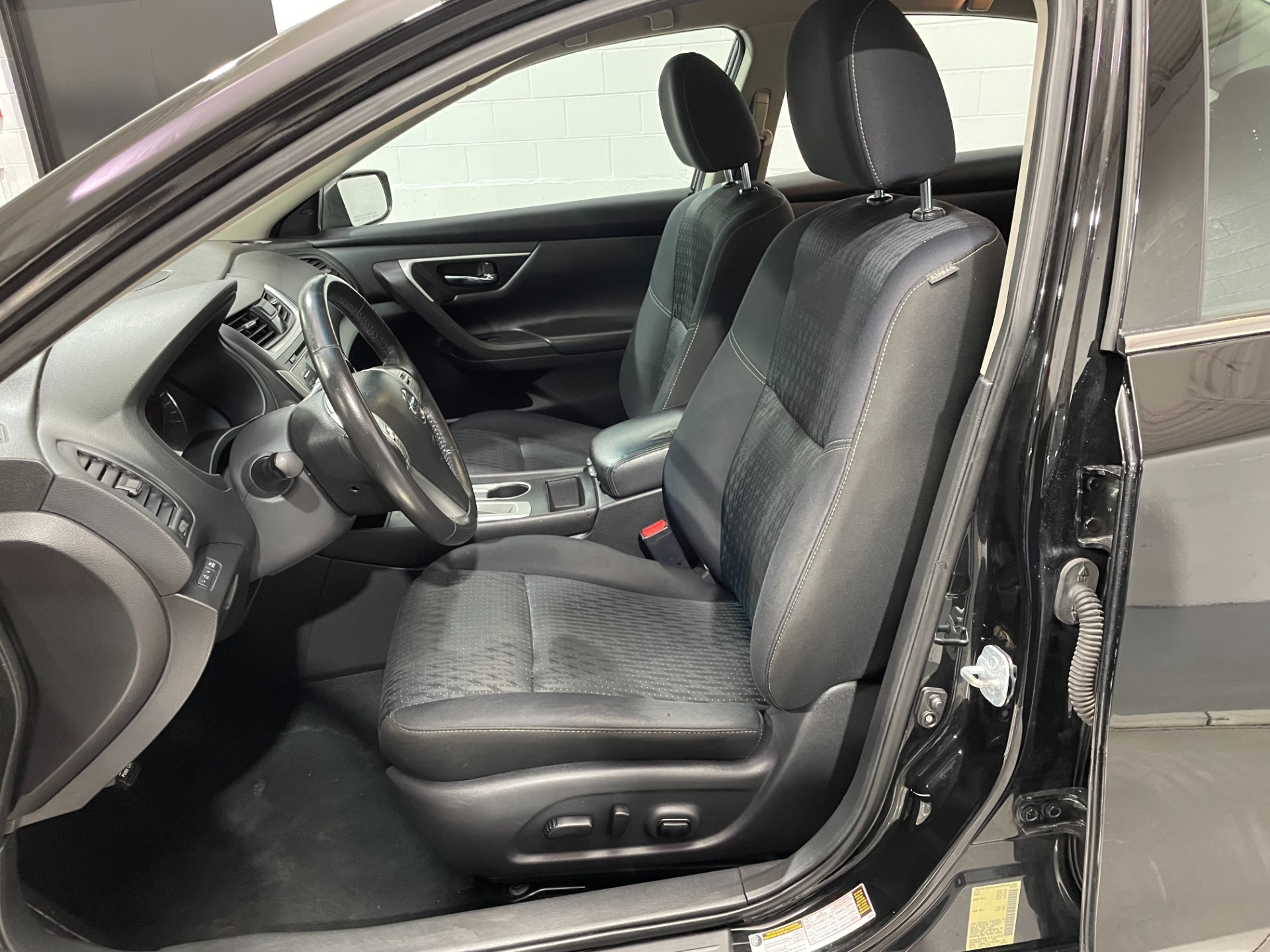 Used-2017-Nissan-Altima-25-SV-FWD