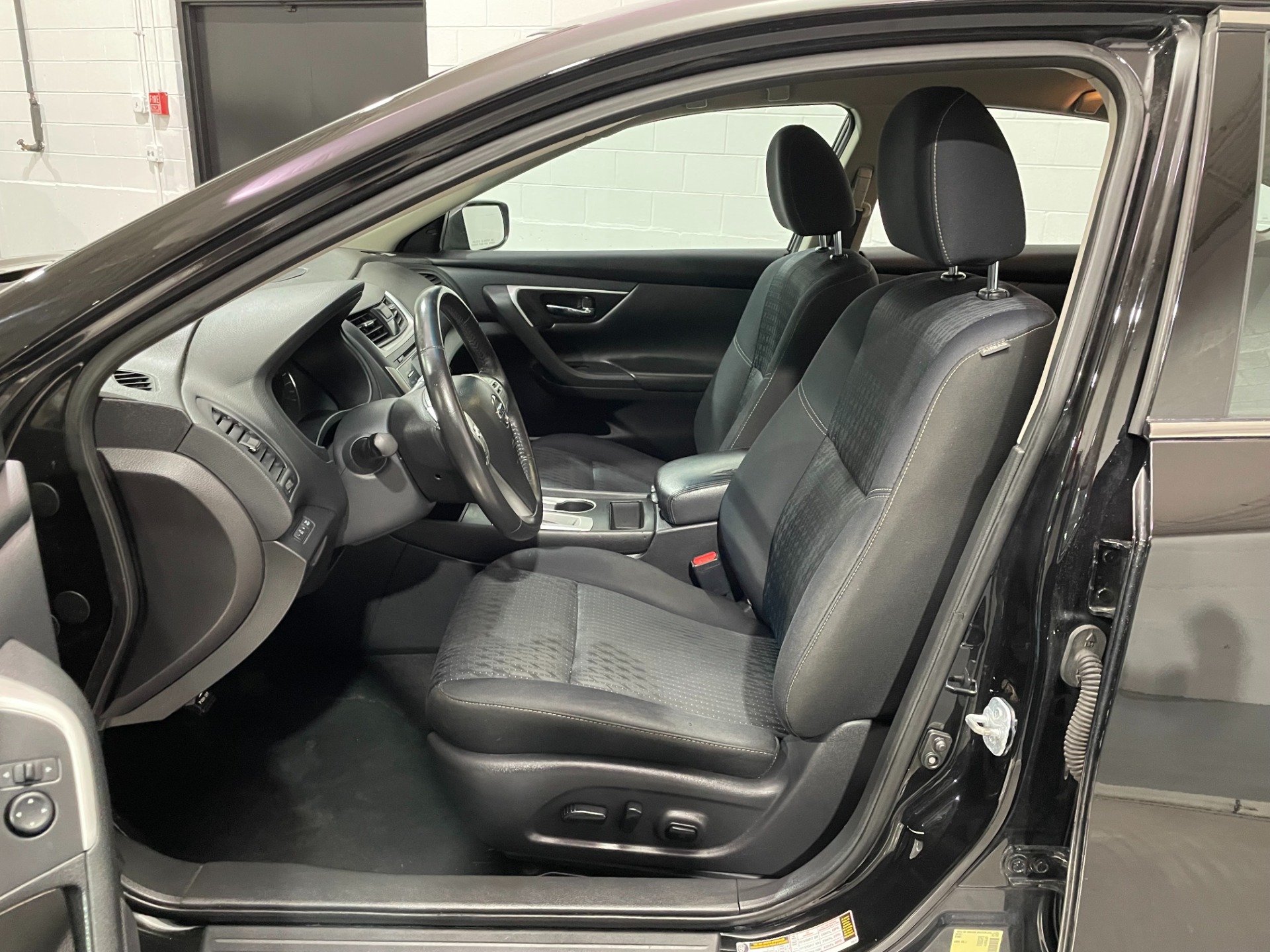Used-2017-Nissan-Altima-25-SV-FWD