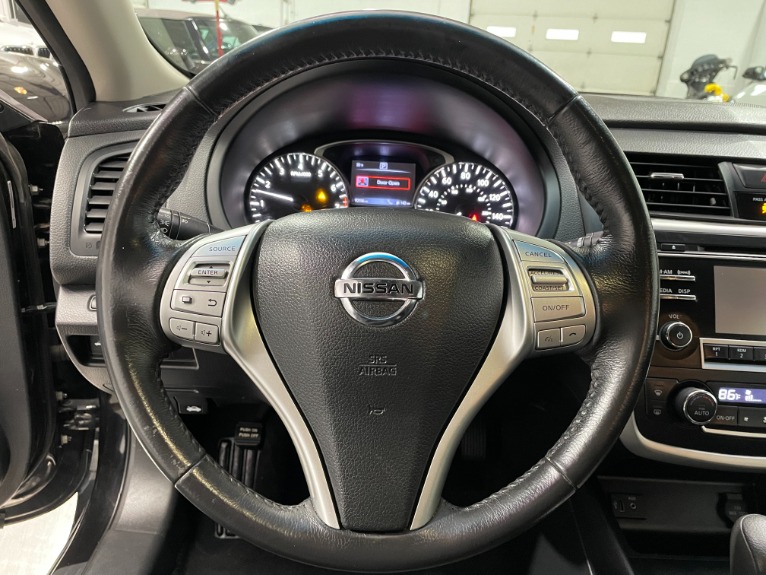 Used-2017-Nissan-Altima-25-SV-FWD