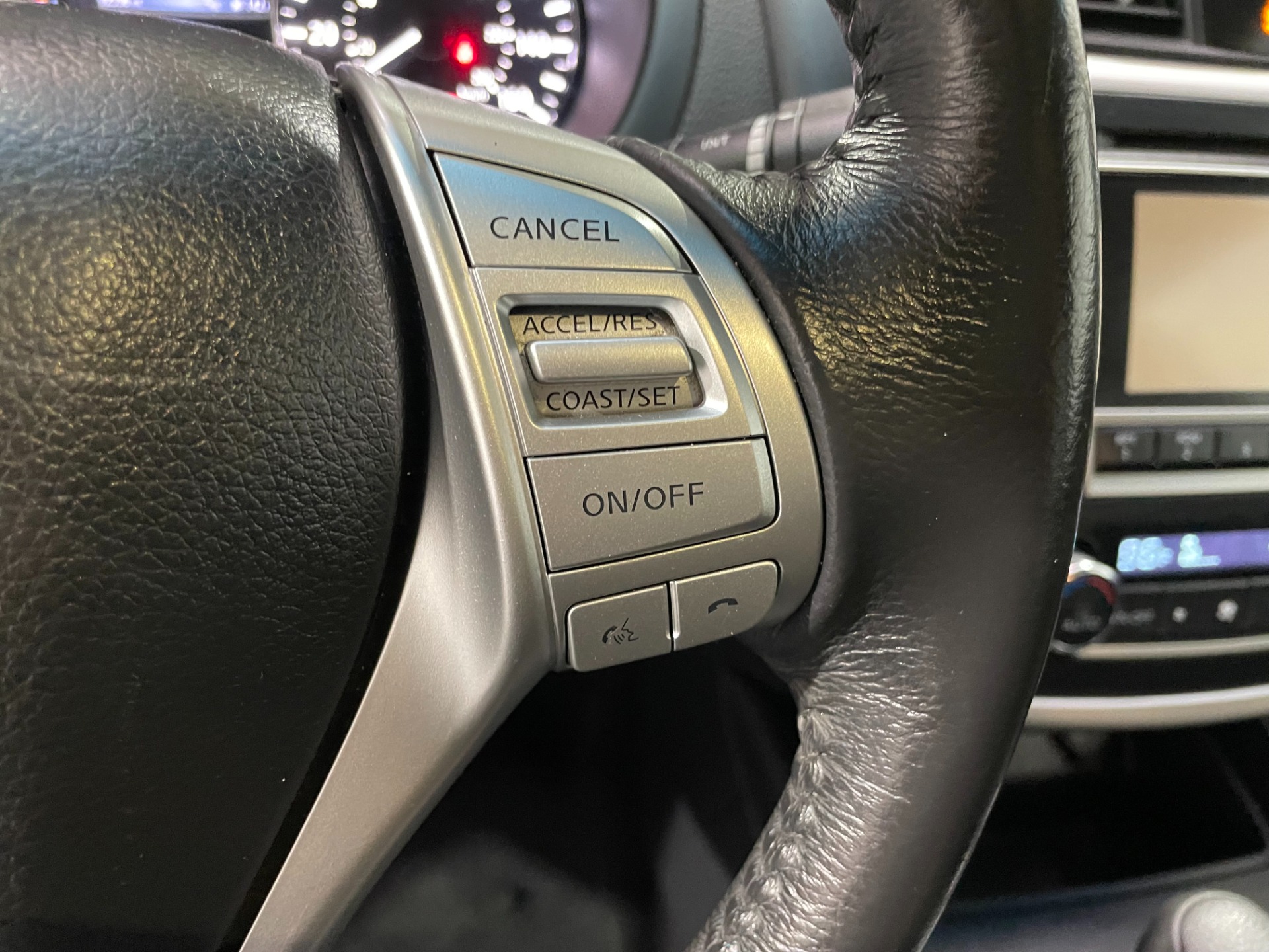 Used-2017-Nissan-Altima-25-SV-FWD