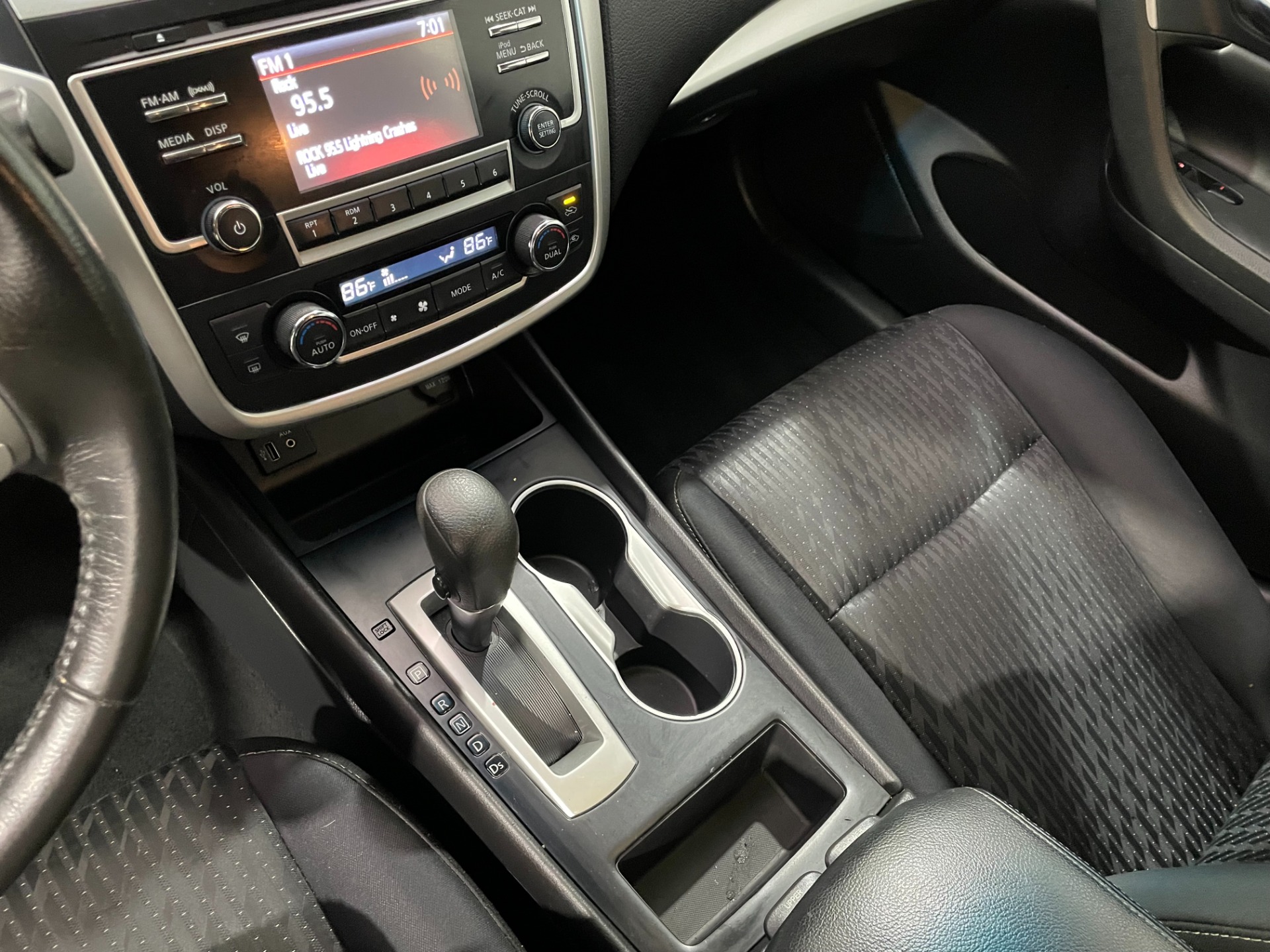 Used-2017-Nissan-Altima-25-SV-FWD