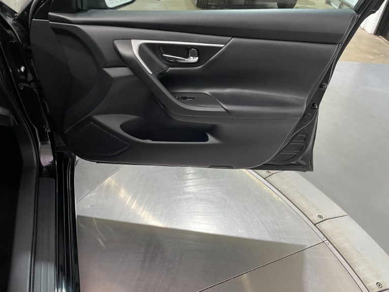Used-2017-Nissan-Altima-25-SV-FWD