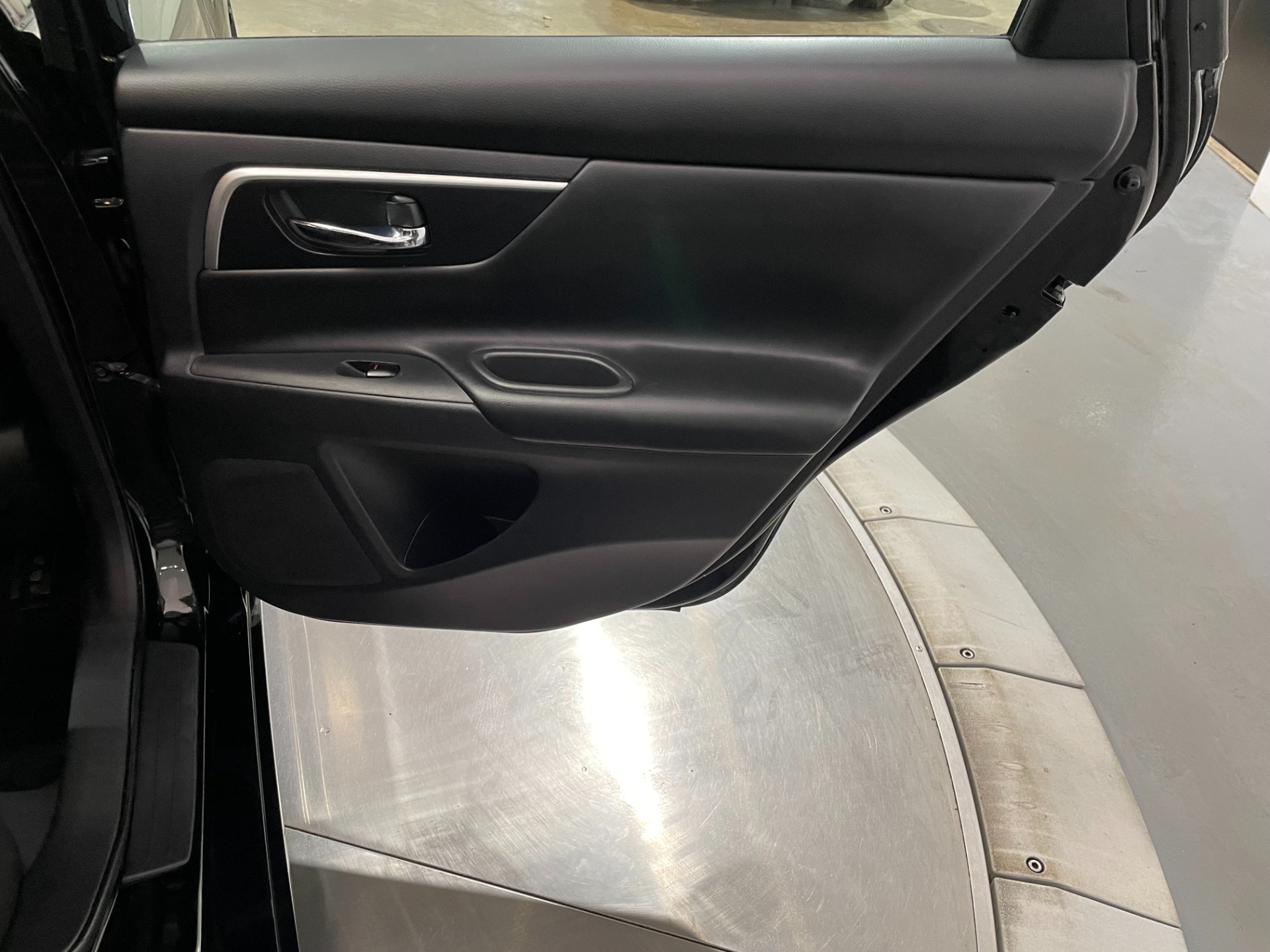 Used-2017-Nissan-Altima-25-SV-FWD