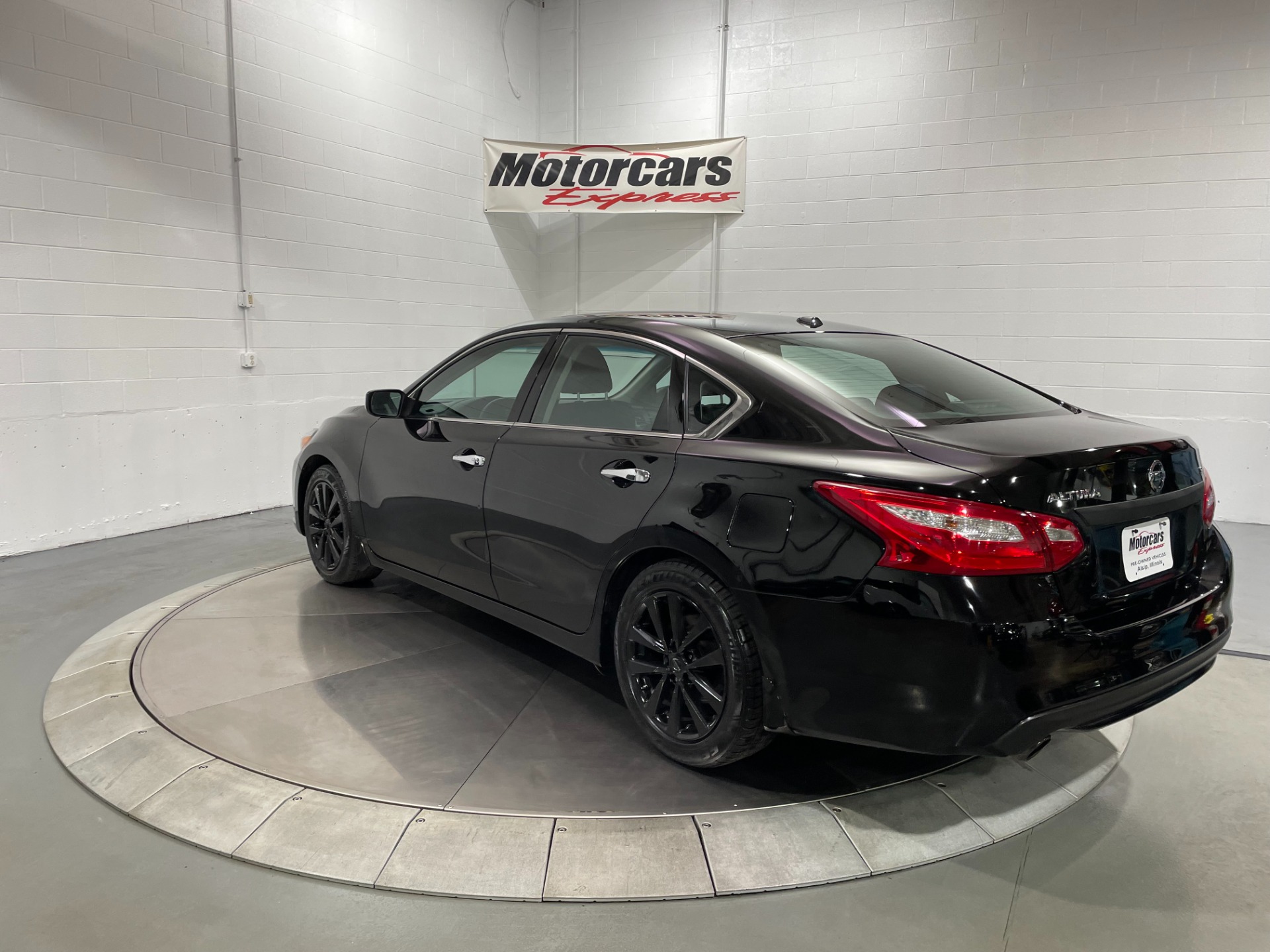 Used-2017-Nissan-Altima-25-SV-FWD
