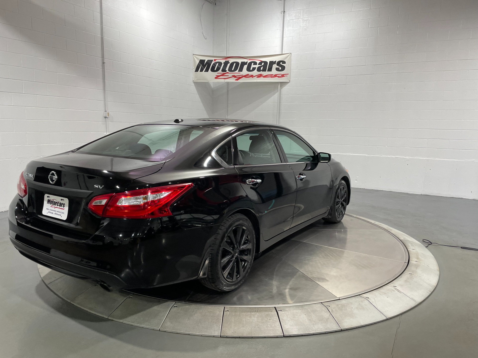 Used-2017-Nissan-Altima-25-SV-FWD