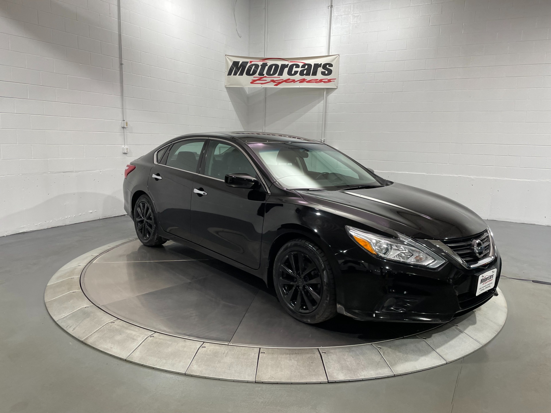 Used-2017-Nissan-Altima-25-SV-FWD