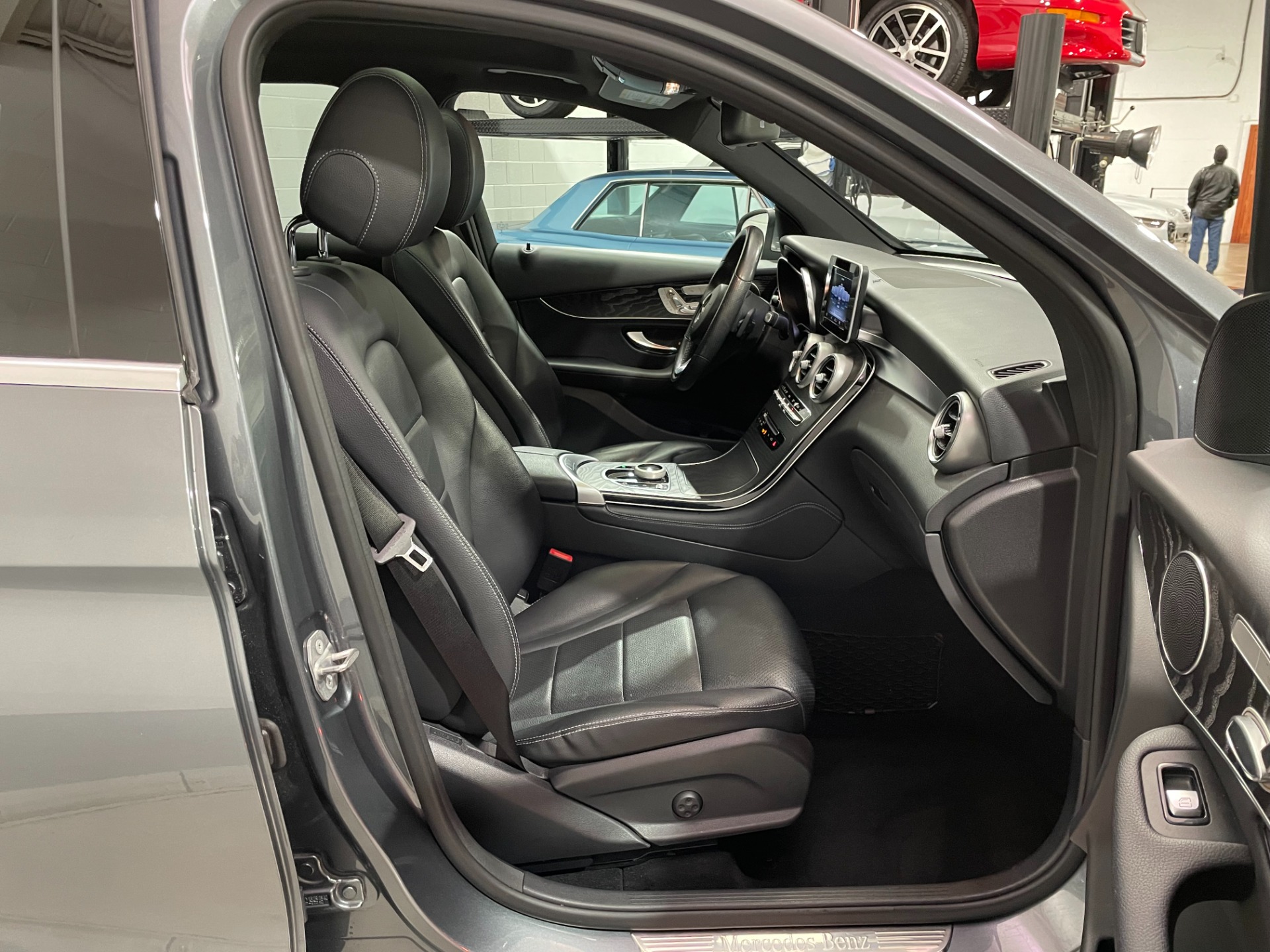Used-2018-Mercedes-Benz-GLC-GLC-300-4MATIC
