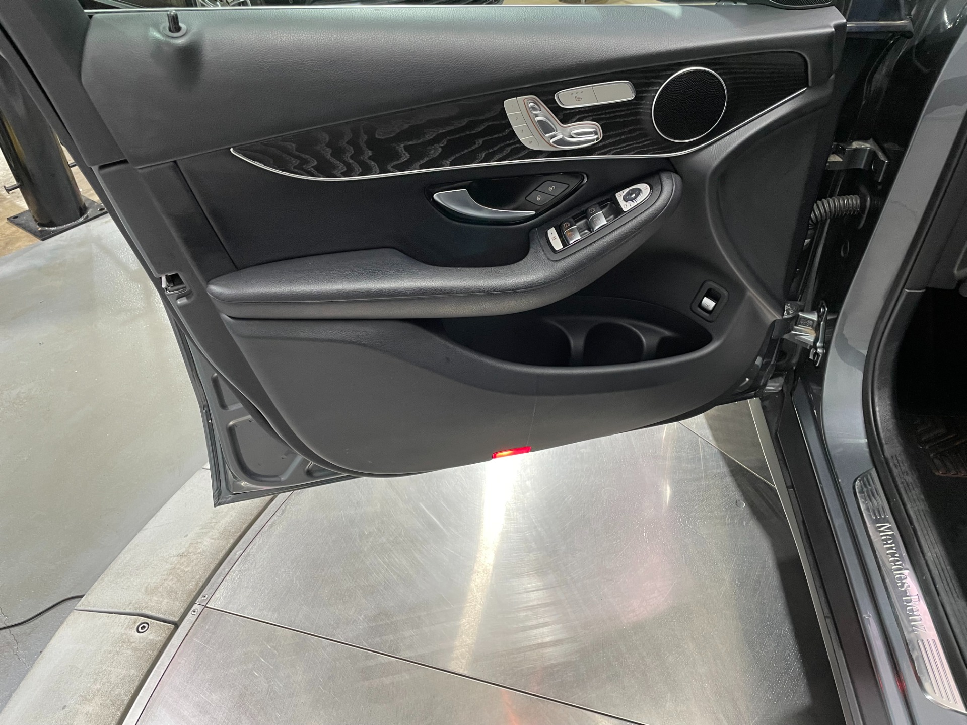 Used-2018-Mercedes-Benz-GLC-GLC-300-4MATIC