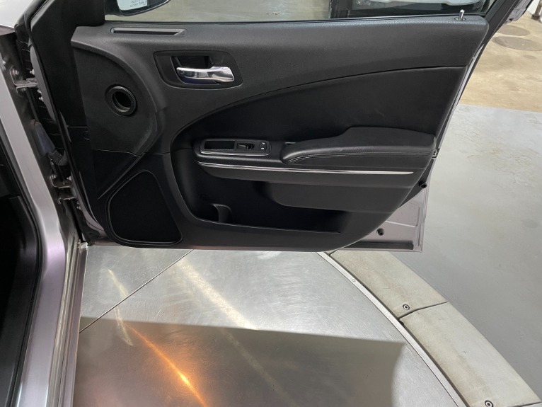 Used-2013-Dodge-Charger-SE-RWD