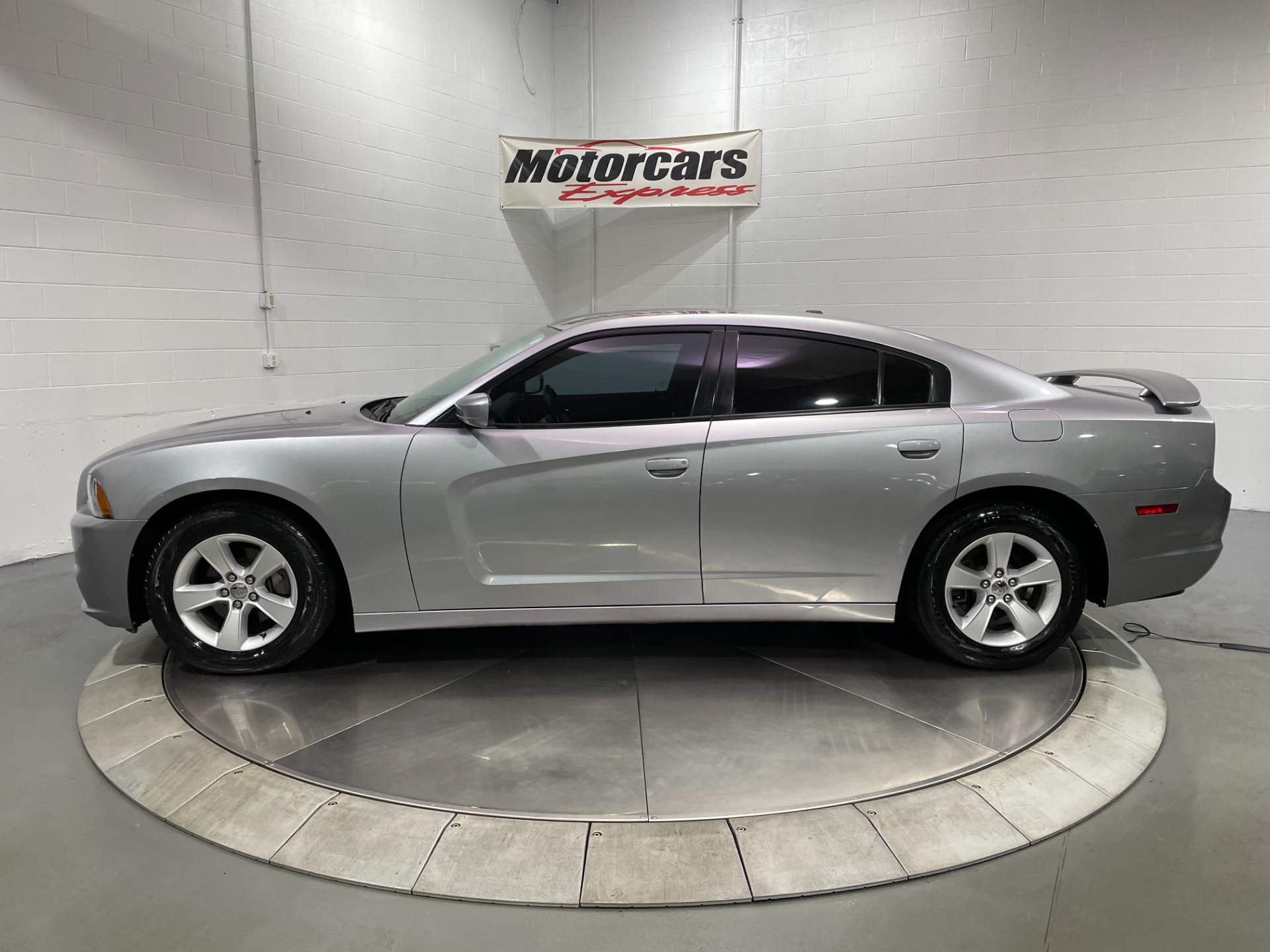 Used-2013-Dodge-Charger-SE-RWD