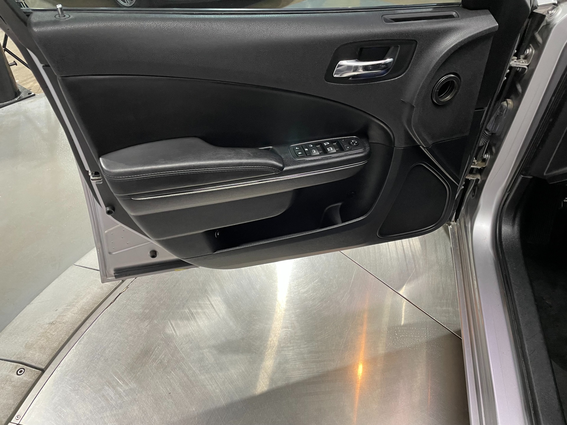 Used-2013-Dodge-Charger-SE-RWD