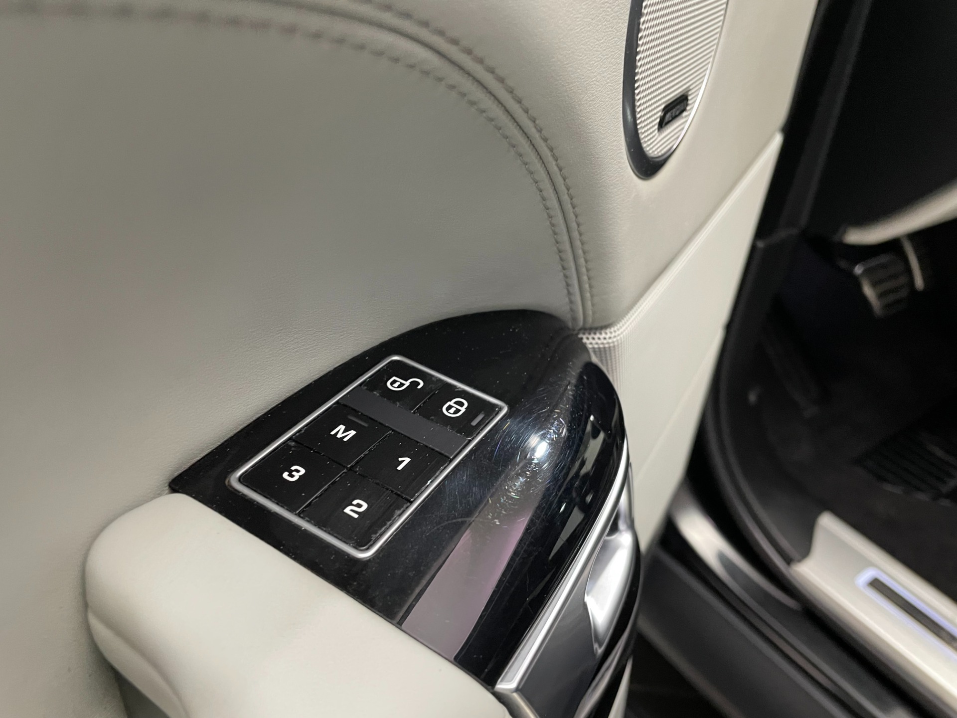 Used-2014-Land-Rover-Range-Rover-Autobiography-4X4