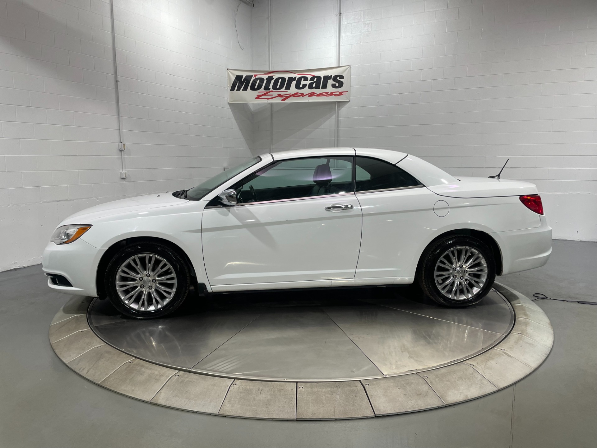 Used-2012-Chrysler-200-Convertible-Limited-FWD