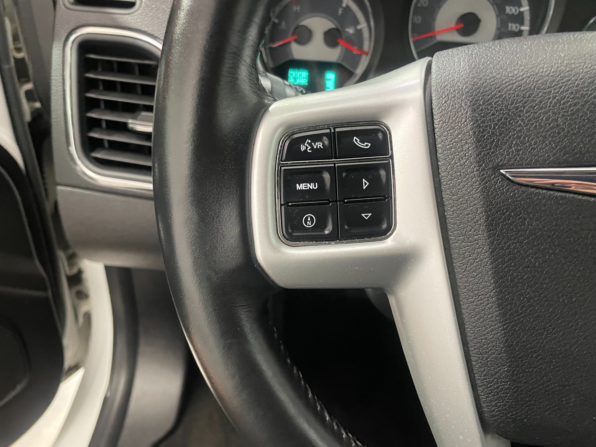 Used-2012-Chrysler-200-Convertible-Limited-FWD