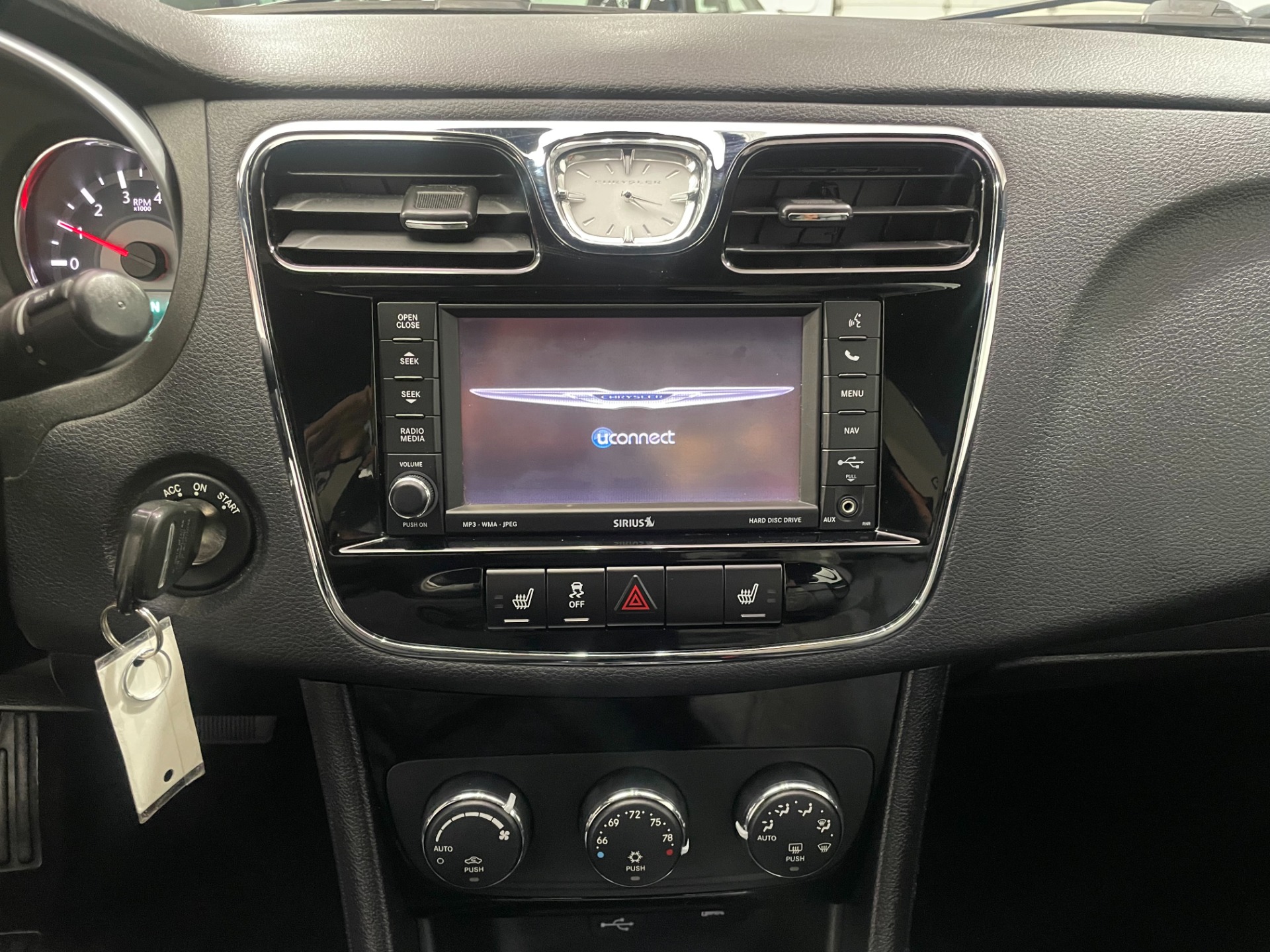 Used-2012-Chrysler-200-Convertible-Limited-FWD