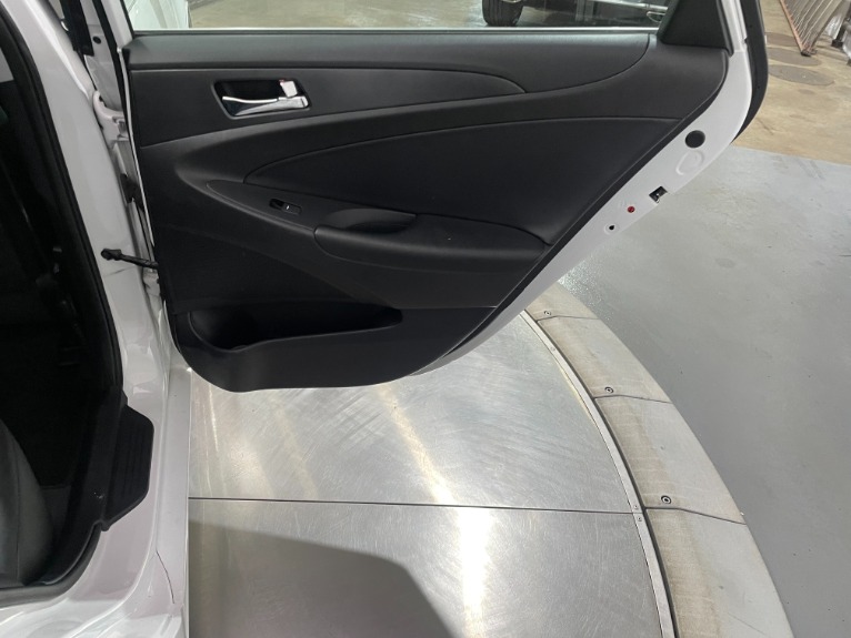 Used-2012-Hyundai-Sonata-SE-20T-FWD