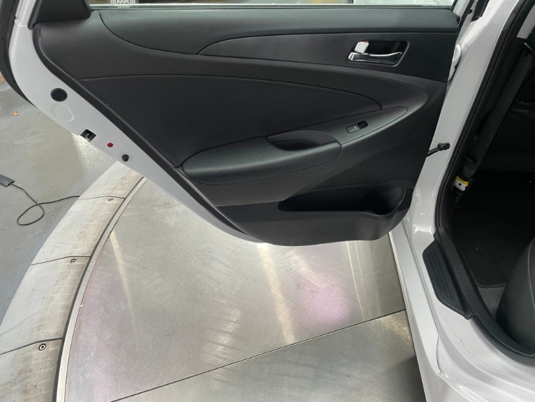 Used-2012-Hyundai-Sonata-SE-20T-FWD