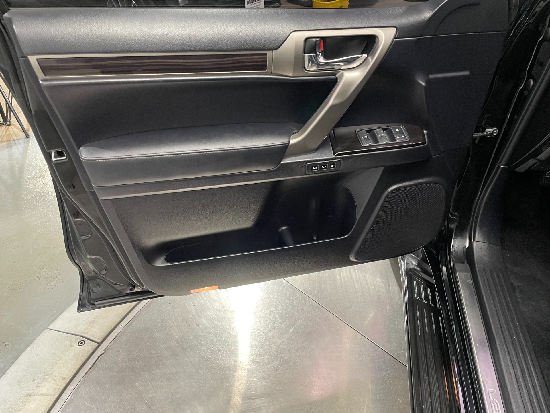 Used-2016-Lexus-GX-460-AWD