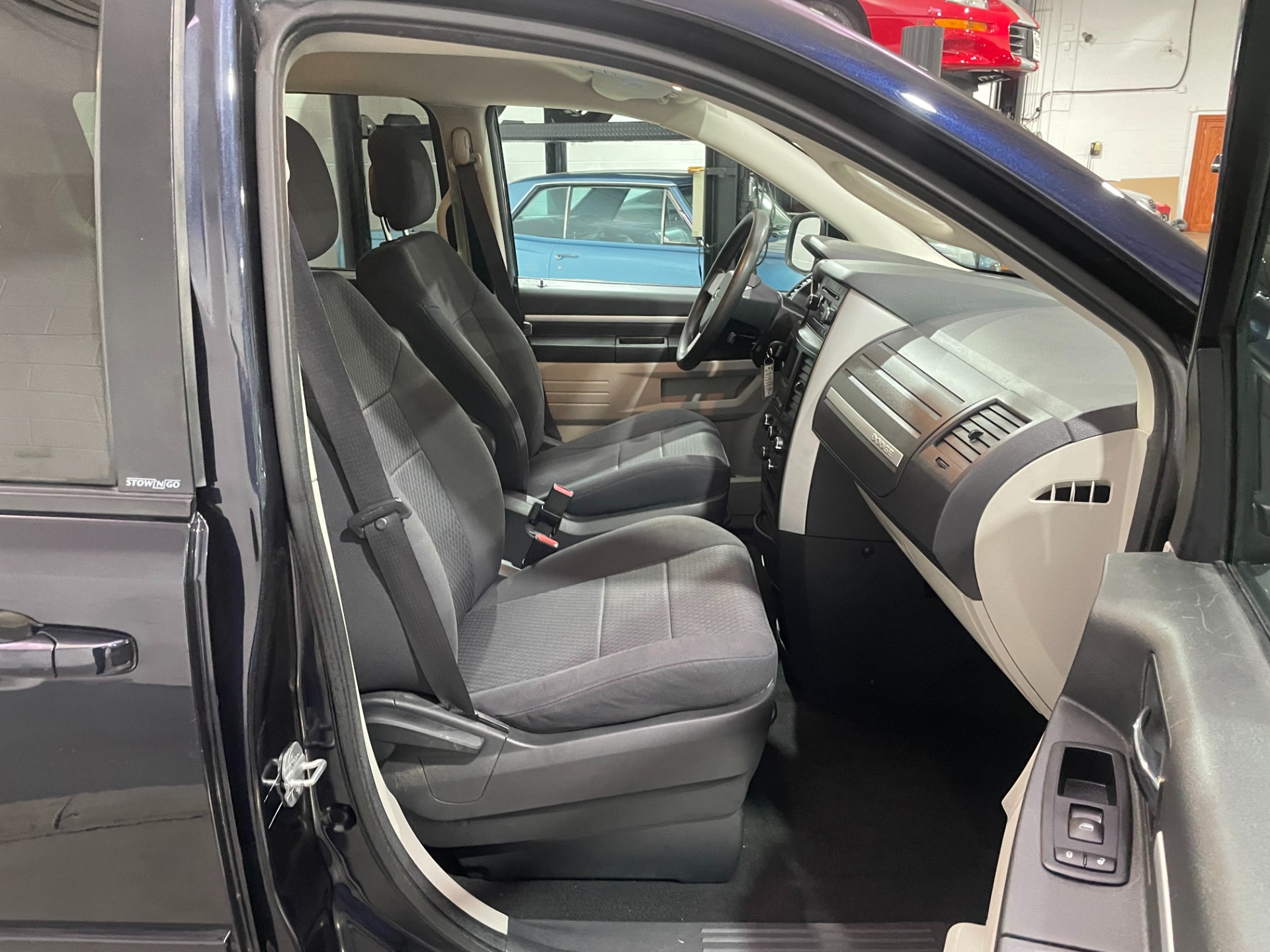 Used-2010-Dodge-Grand-Caravan-SE-FWD