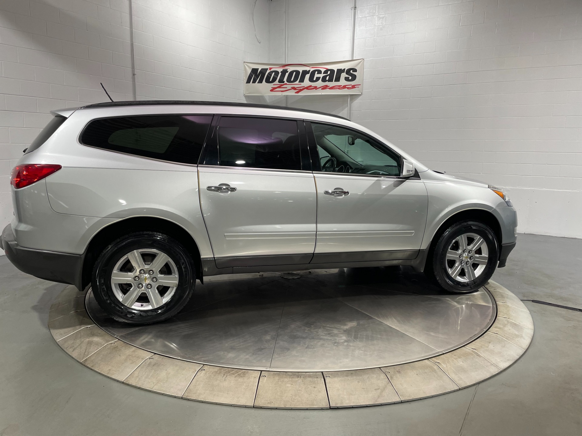 Used-2012-Chevrolet-Traverse-LT-FWD