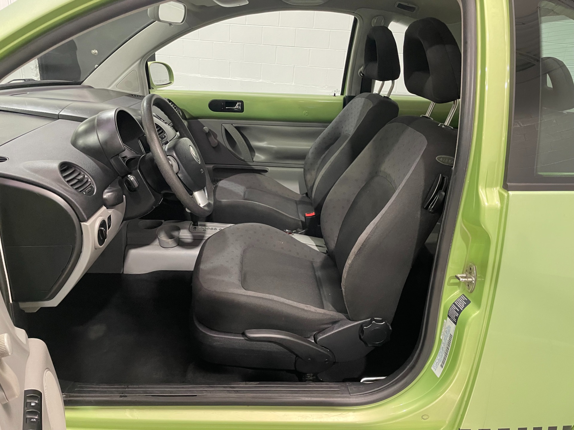Used-2001-Volkswagen-New-Beetle-GL-FWD