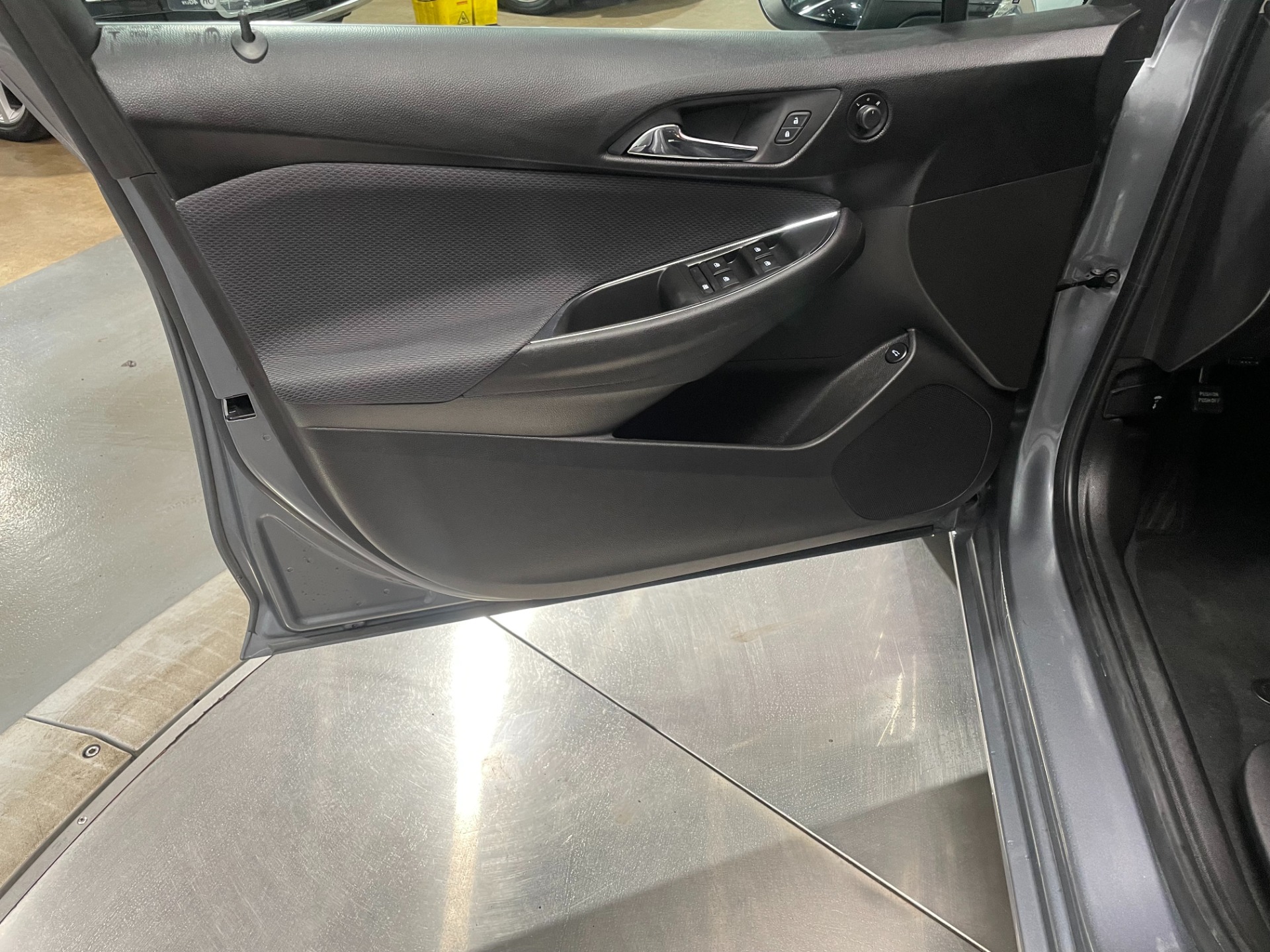 Used-2018-Chevrolet-Cruze-LT-Auto-FWD