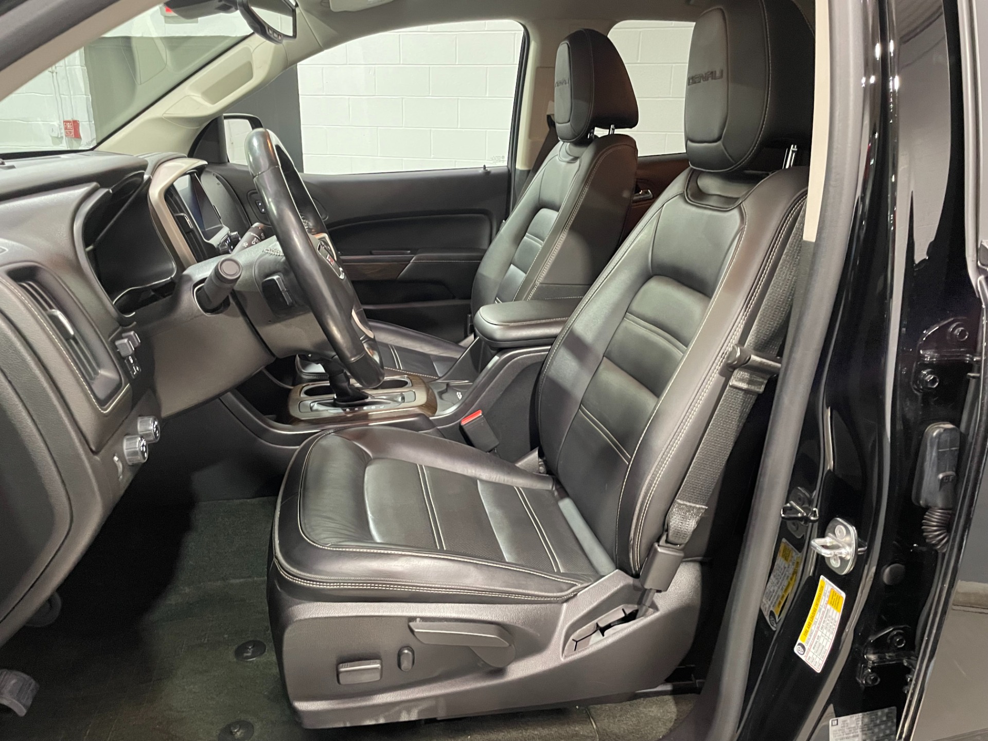 Used-2018-GMC-Canyon-Denali-4x4