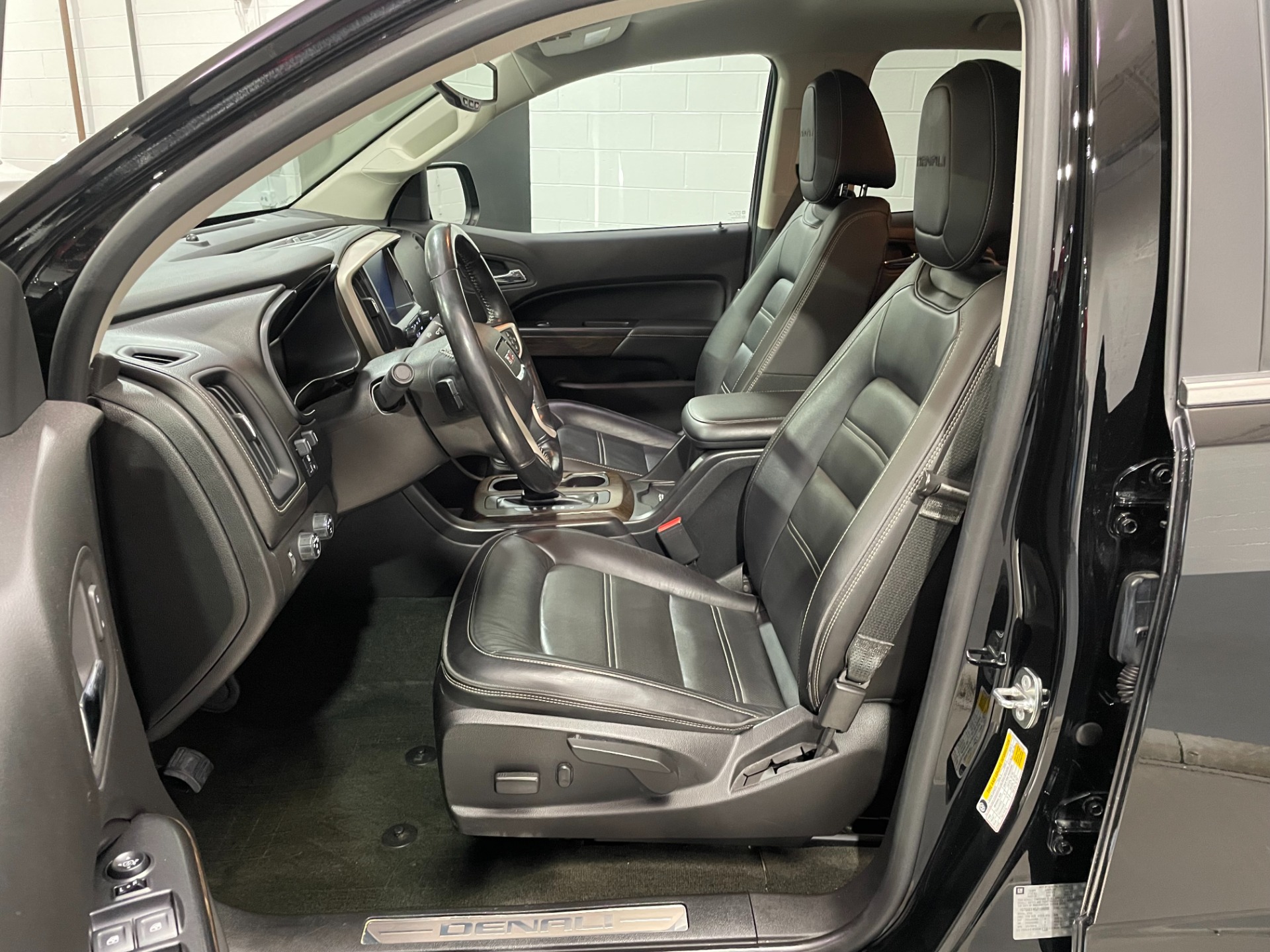 Used-2018-GMC-Canyon-Denali-4x4