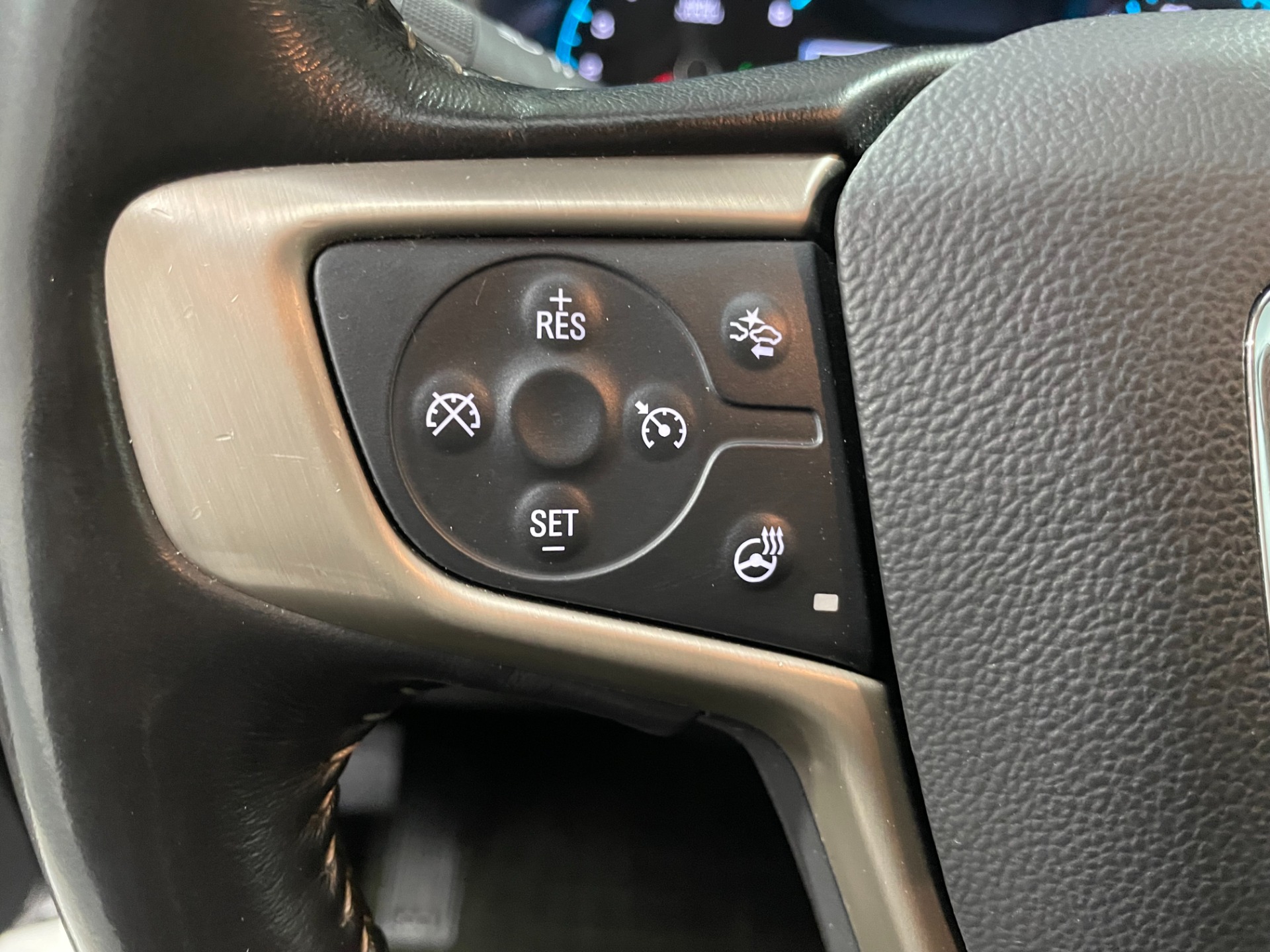 Used-2018-GMC-Canyon-Denali-4x4