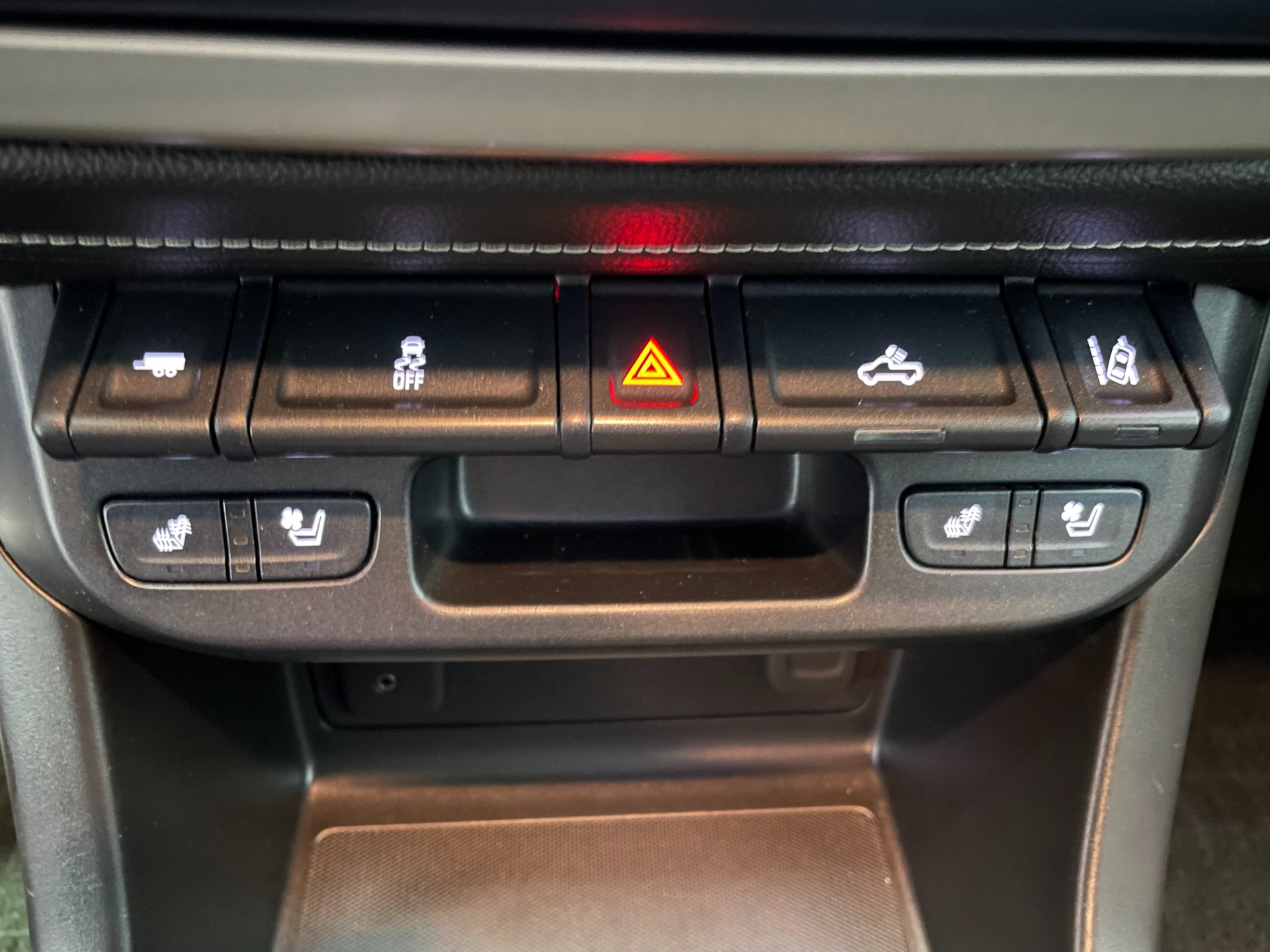 Used-2018-GMC-Canyon-Denali-4x4