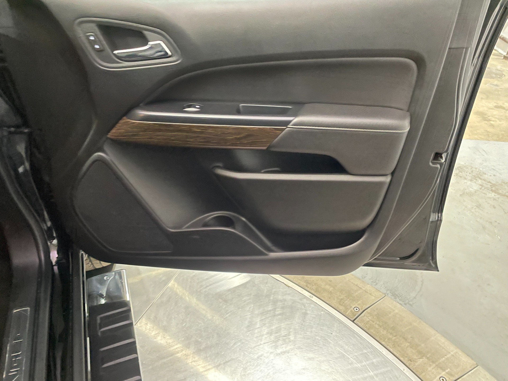 Used-2018-GMC-Canyon-Denali-4x4