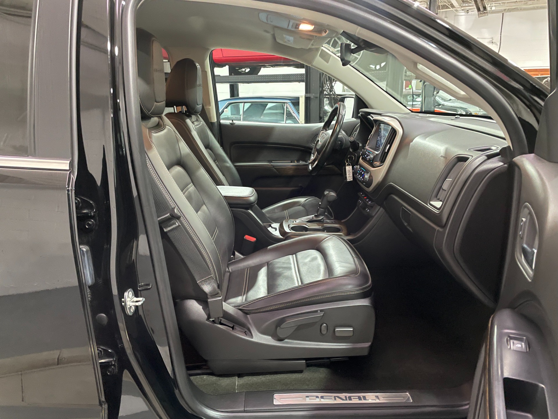 Used-2018-GMC-Canyon-Denali-4x4