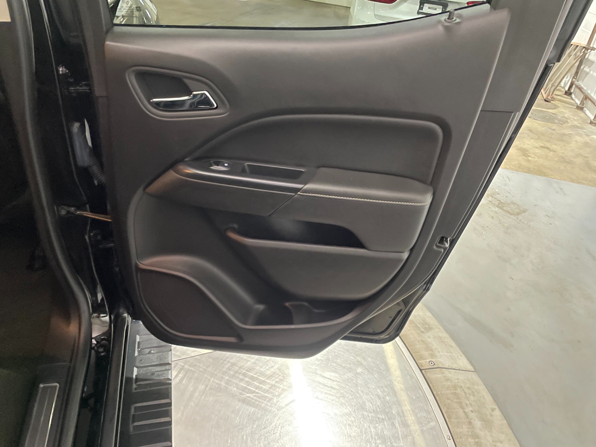 Used-2018-GMC-Canyon-Denali-4x4
