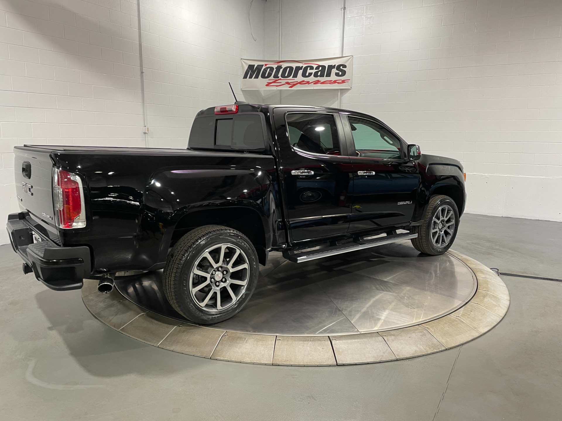 Used-2018-GMC-Canyon-Denali-4x4