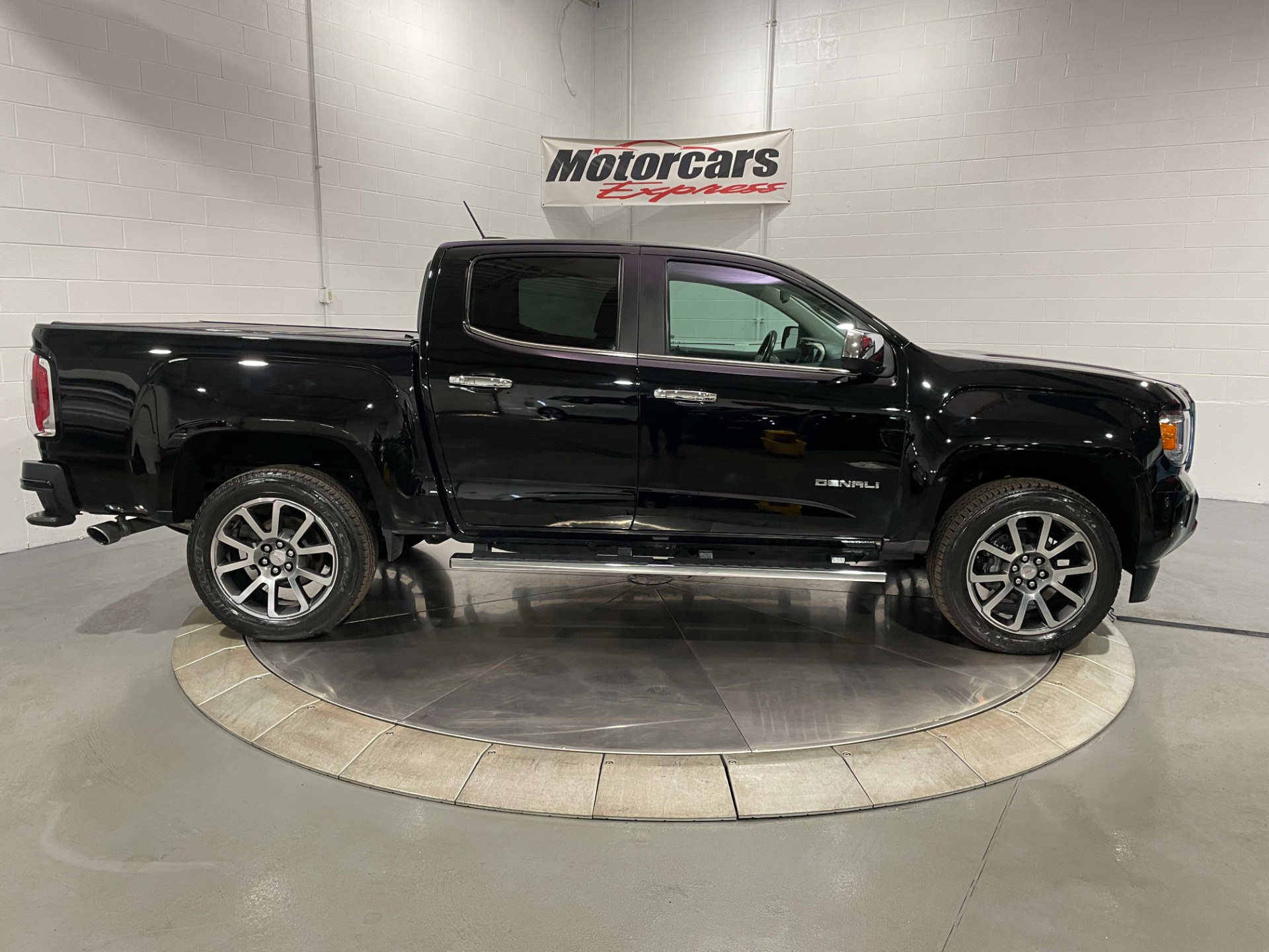 Used-2018-GMC-Canyon-Denali-4x4