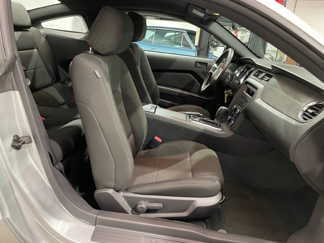 Used-2014-Ford-Mustang-V6
