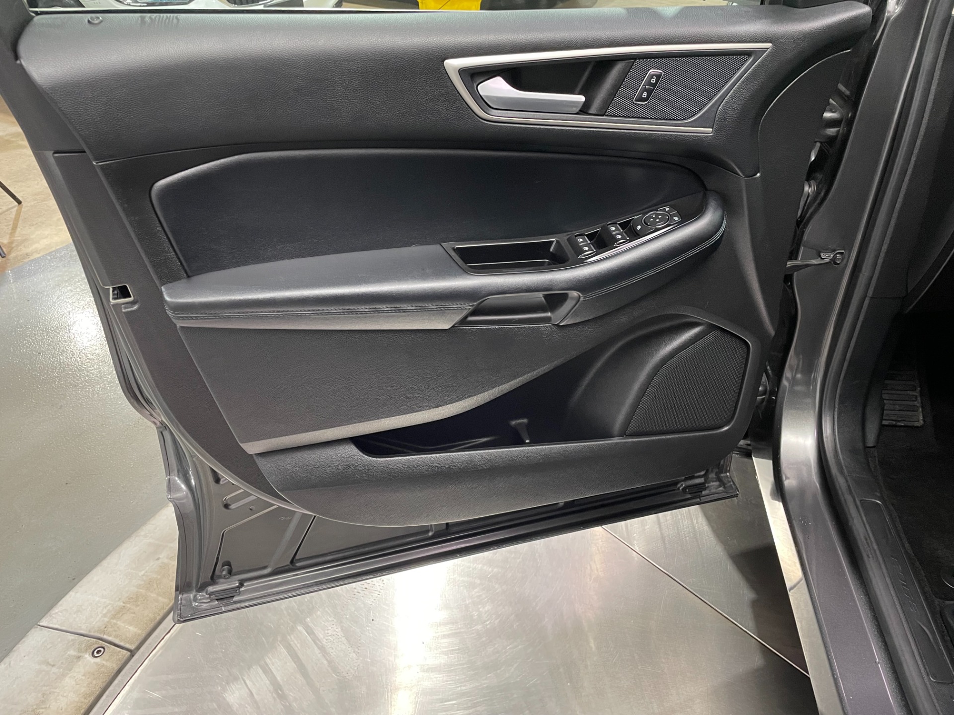 Used-2017-Ford-Edge-SEL-AWD