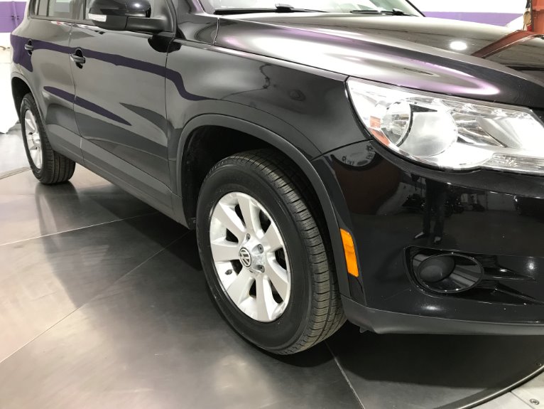 Used-2009-Volkswagen-Tiguan-S