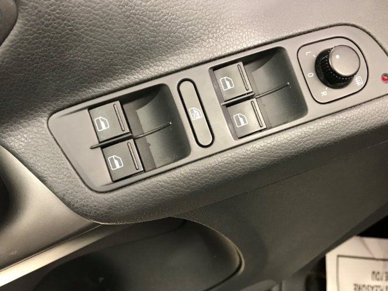 Used-2009-Volkswagen-Tiguan-S