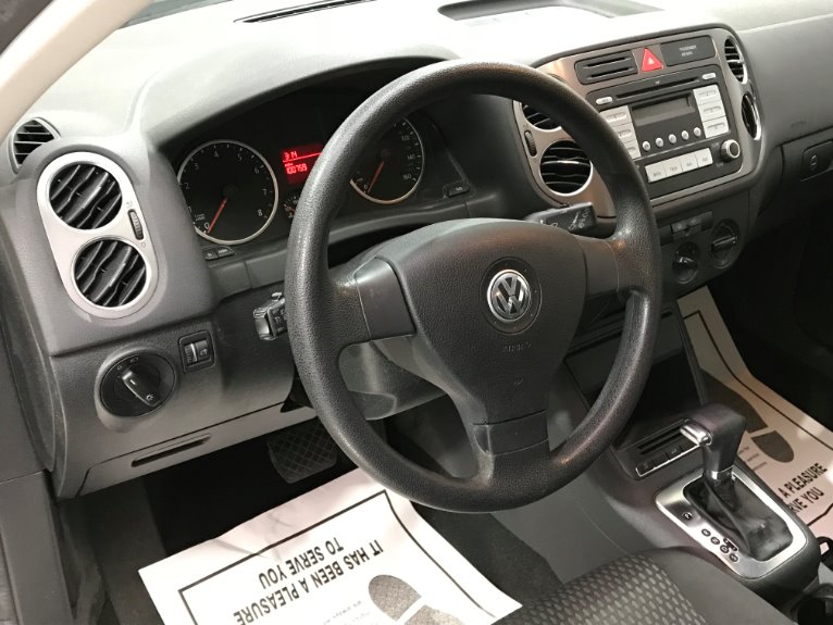 Used-2009-Volkswagen-Tiguan-S