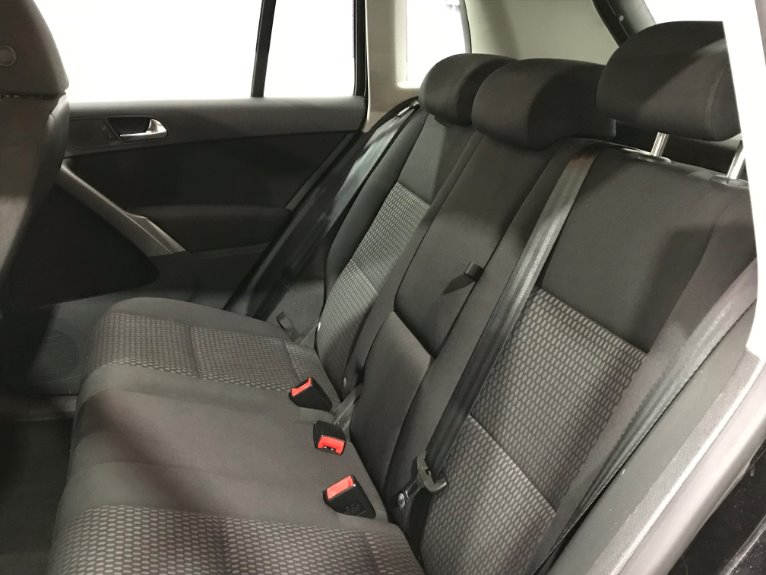Used-2009-Volkswagen-Tiguan-S
