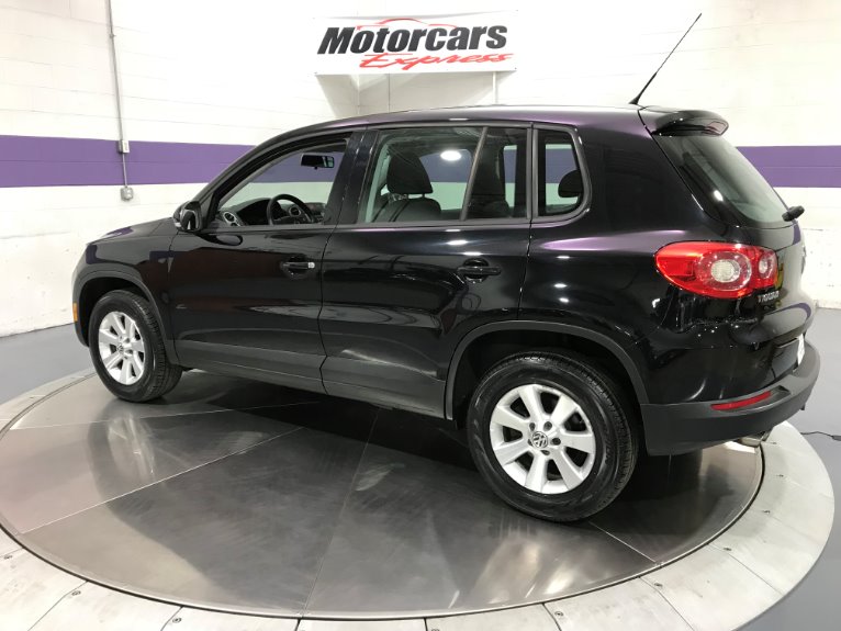 Used-2009-Volkswagen-Tiguan-S