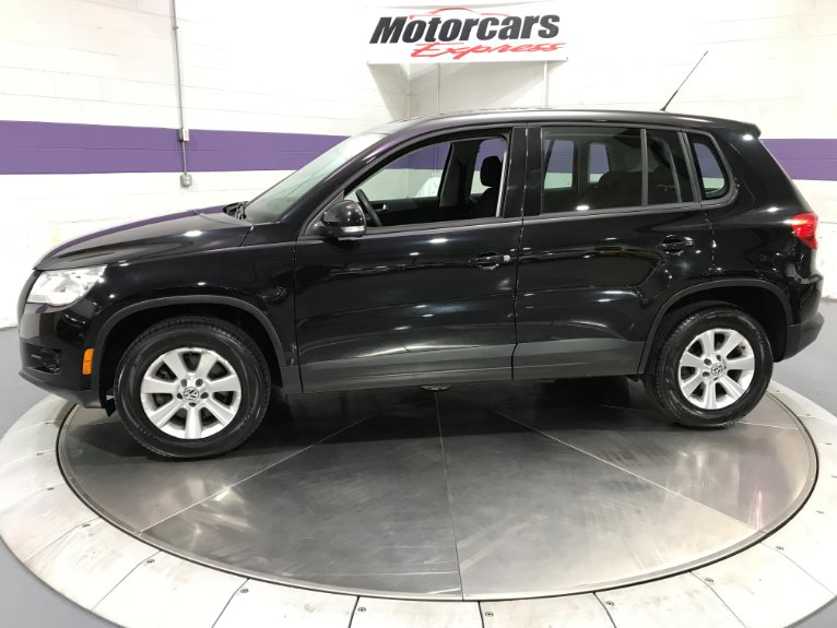Used-2009-Volkswagen-Tiguan-S
