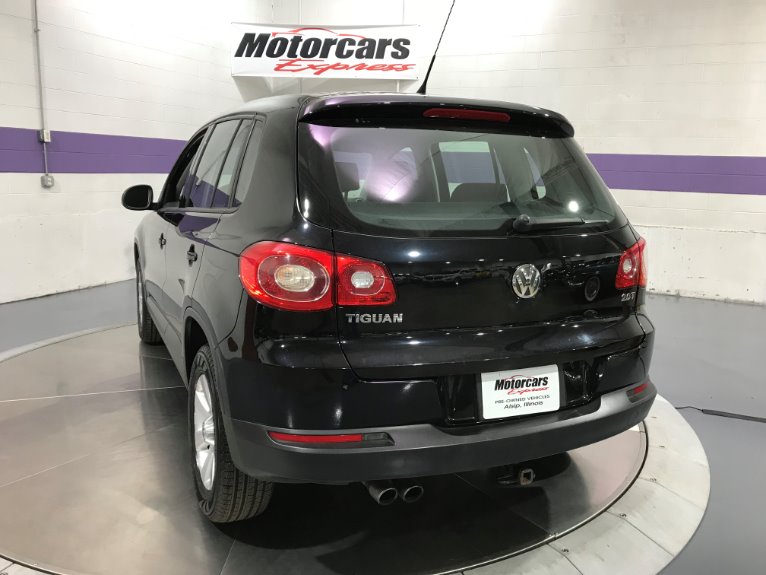 Used-2009-Volkswagen-Tiguan-S