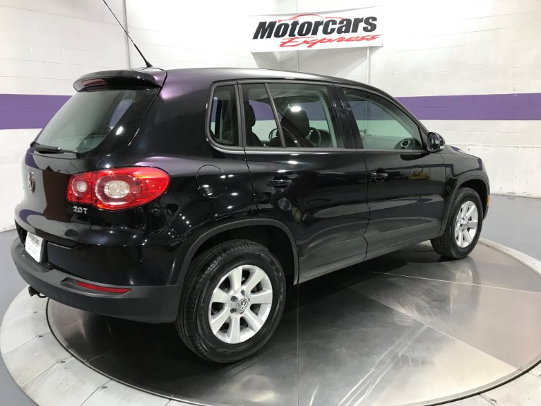 Used-2009-Volkswagen-Tiguan-S