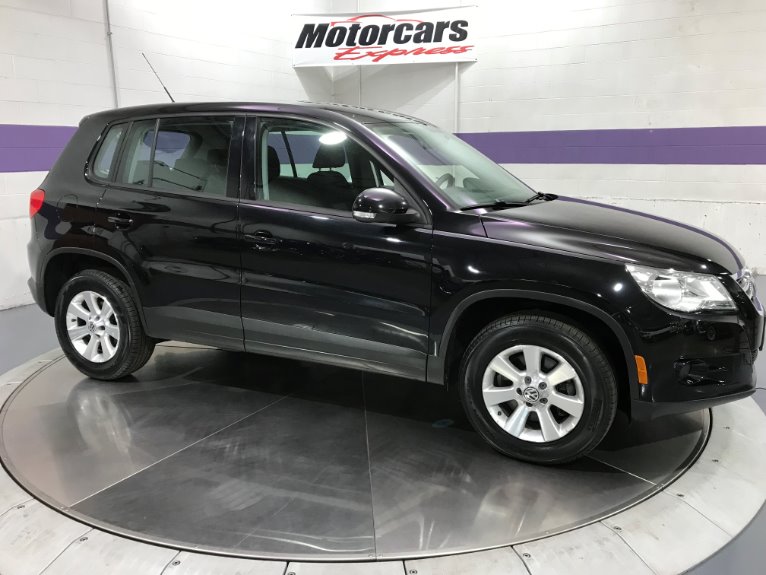 Used-2009-Volkswagen-Tiguan-S