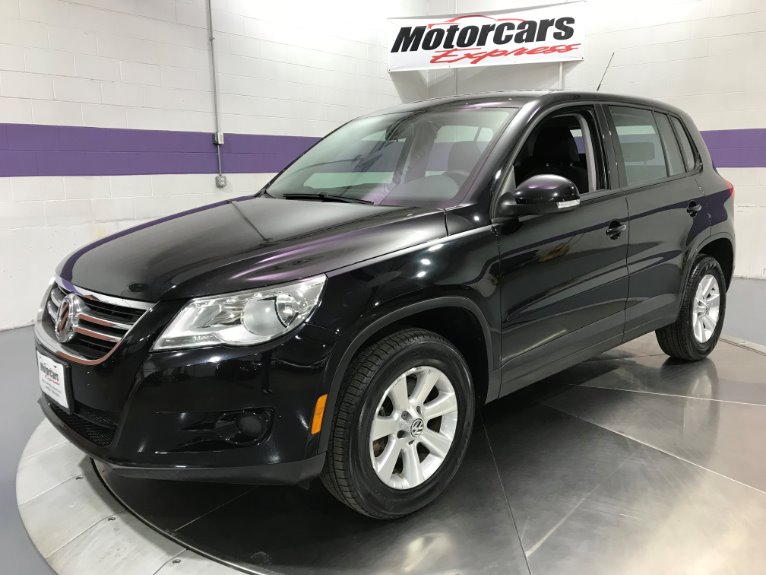 Used-2009-Volkswagen-Tiguan-S